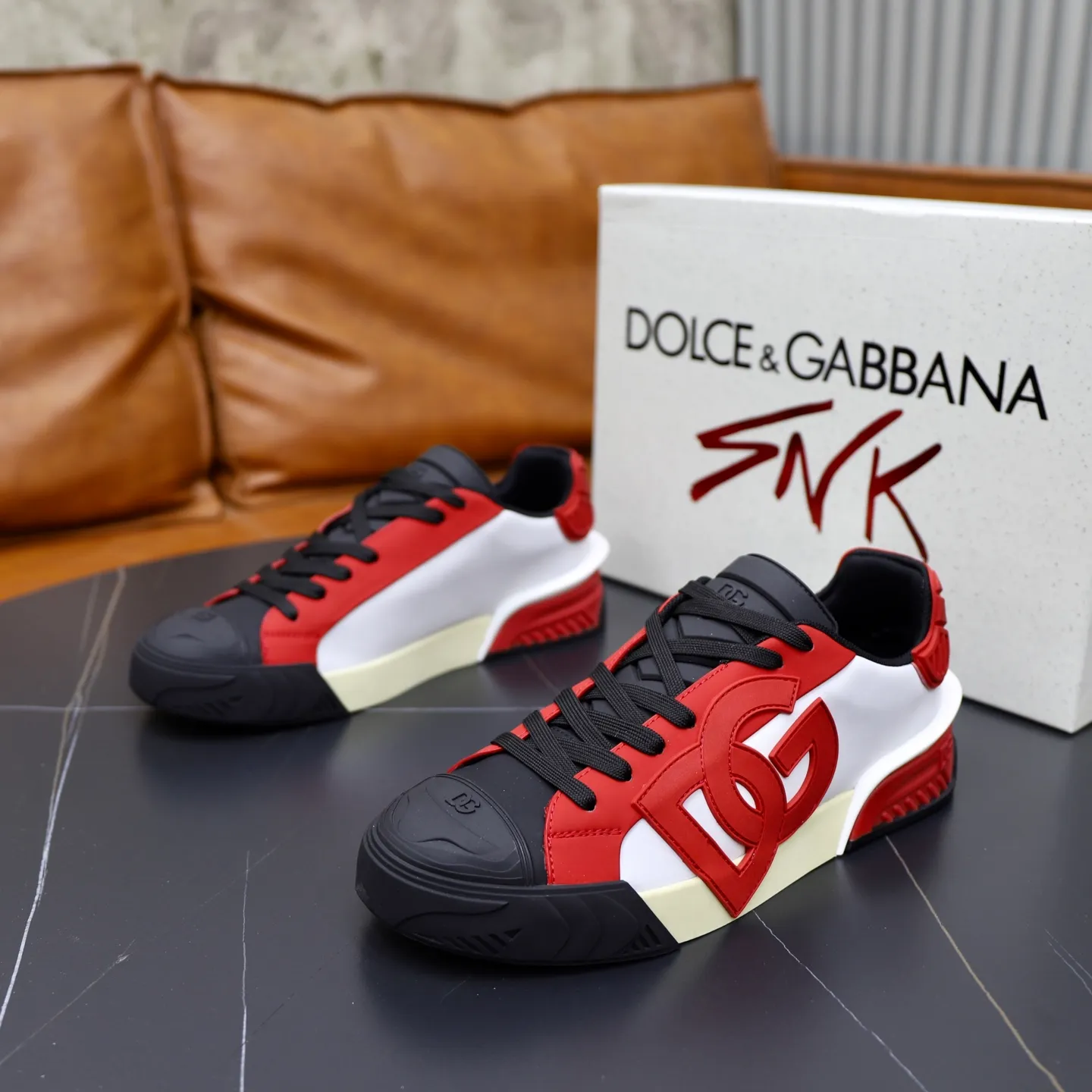 Ex-factory price: 600💰••New products••Dolce&Gabbana••DG✔️High-end men's sports•casual shoes. Original goods from top counters. Original imported multiple material splicing design ➕Original outsole.  Size: 38-44 (45, 46 customized)
